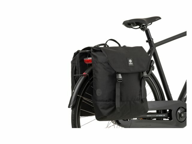 agu urban essentials dwr op fiets